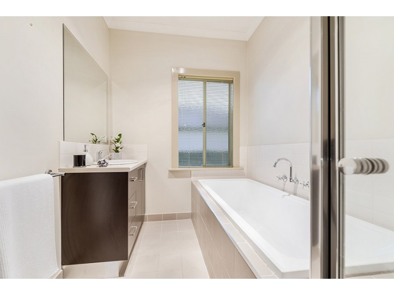 7 Beau Vista Drive, Craigieburn VIC 3064