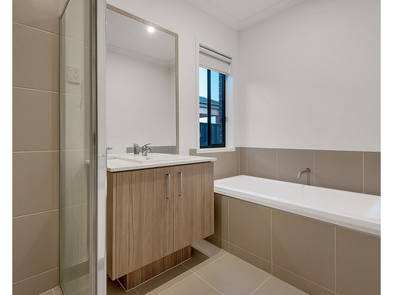 3 Kangaroo Road, Craigieburn VIC 3064