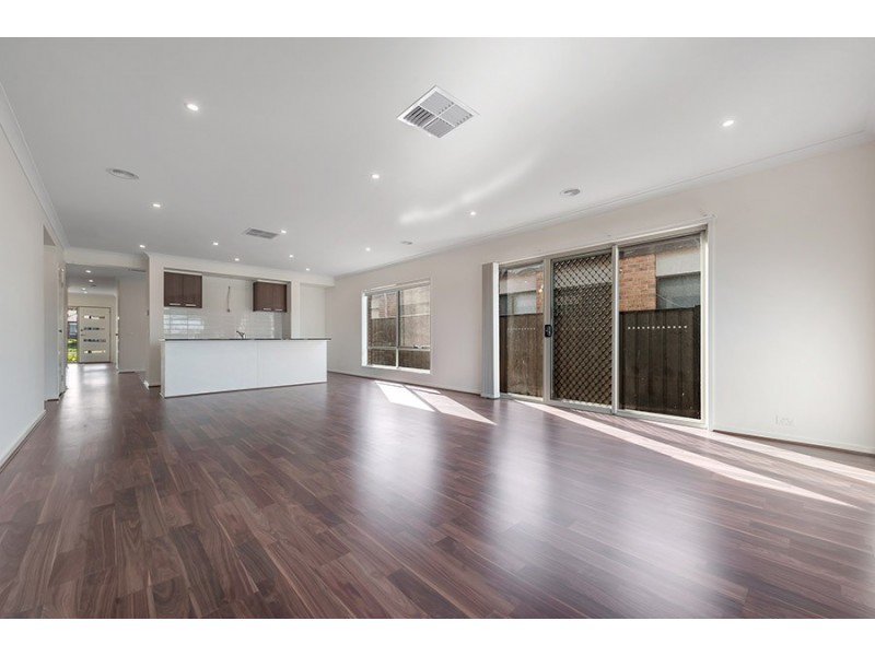 9 Kangaroo Road, Craigieburn VIC 3064