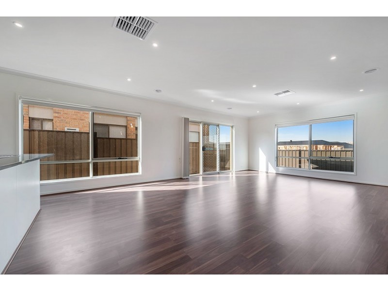 9 Kangaroo Road, Craigieburn VIC 3064