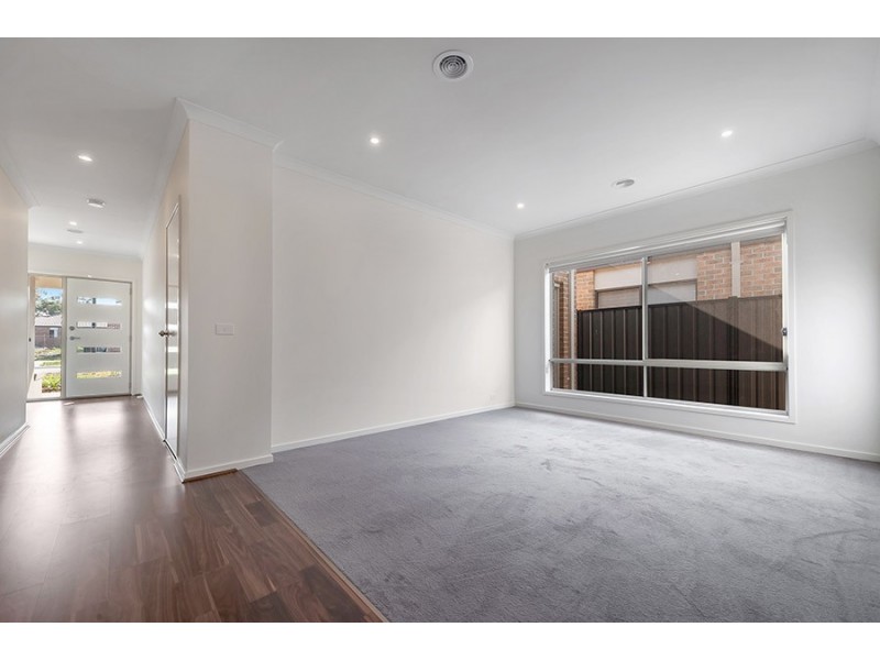 9 Kangaroo Road, Craigieburn VIC 3064