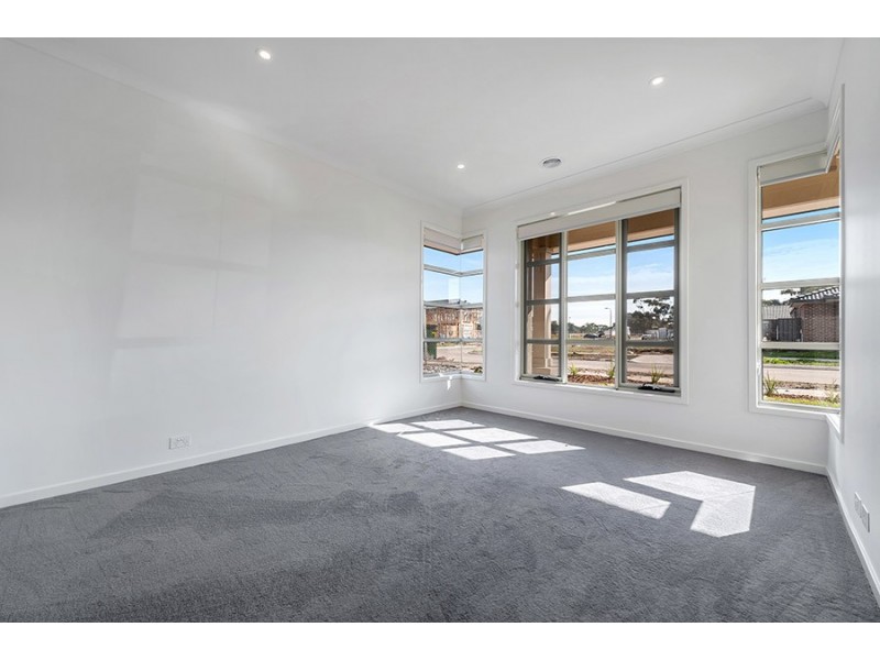 9 Kangaroo Road, Craigieburn VIC 3064