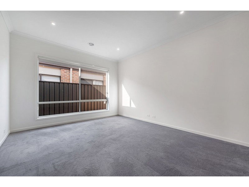 9 Kangaroo Road, Craigieburn VIC 3064