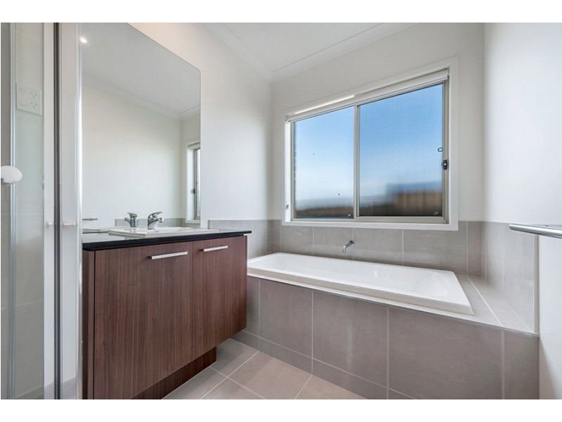 9 Kangaroo Road, Craigieburn VIC 3064