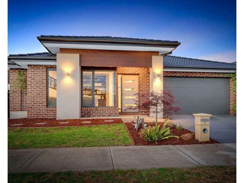 8 Kangaroo Road, Craigieburn VIC 3064