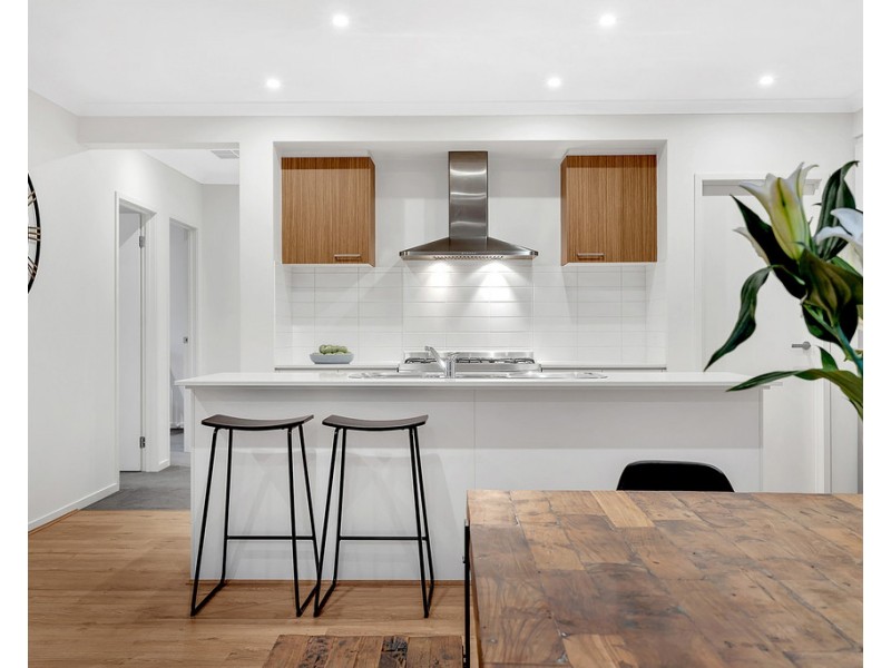 8 Kangaroo Road, Craigieburn VIC 3064