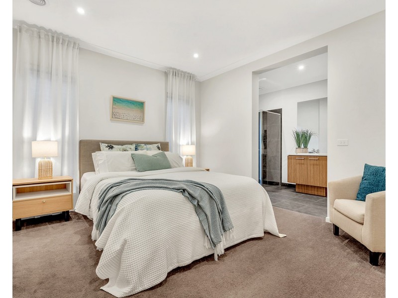 8 Kangaroo Road, Craigieburn VIC 3064