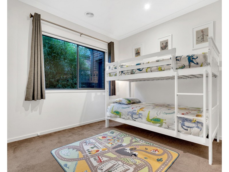8 Kangaroo Road, Craigieburn VIC 3064