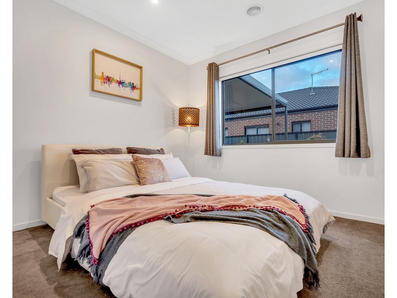 8 Kangaroo Road, Craigieburn VIC 3064