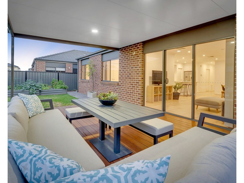 8 Kangaroo Road, Craigieburn VIC 3064