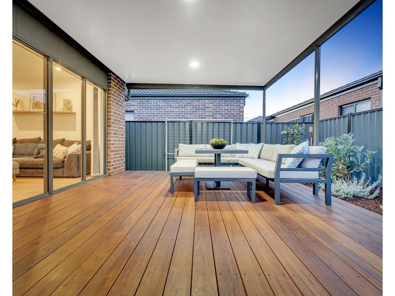 8 Kangaroo Road, Craigieburn VIC 3064