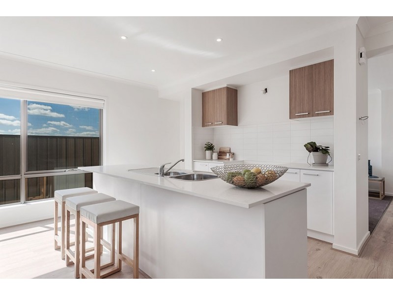 4 Kangaroo Road, Craigieburn VIC 3064