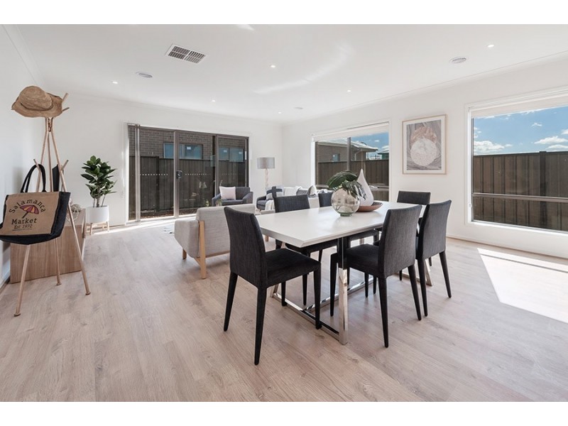 4 Kangaroo Road, Craigieburn VIC 3064