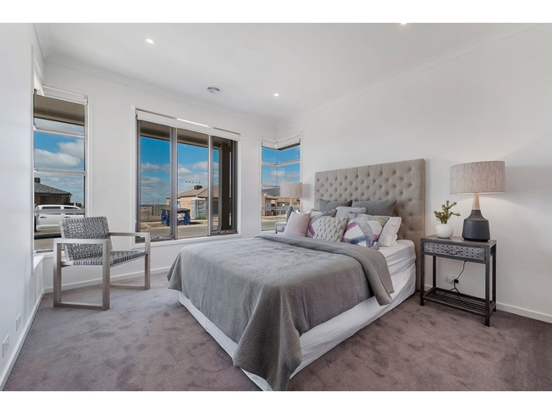 4 Kangaroo Road, Craigieburn VIC 3064