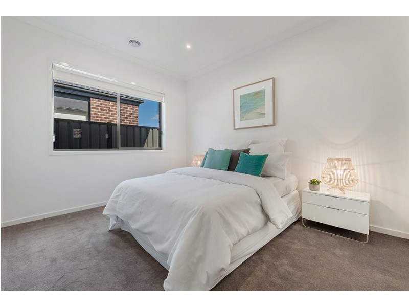 4 Kangaroo Road, Craigieburn VIC 3064