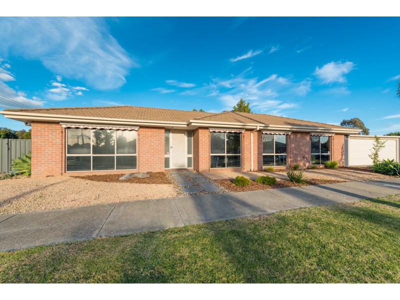 9 Farnborough Avenue, Craigieburn VIC 3064