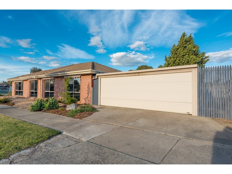 9 Farnborough Avenue, Craigieburn VIC 3064
