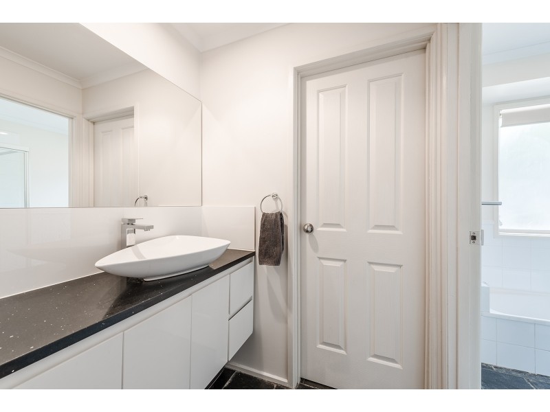 9 Farnborough Avenue, Craigieburn VIC 3064