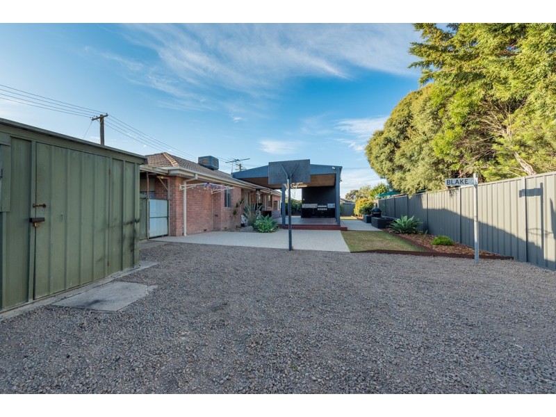 9 Farnborough Avenue, Craigieburn VIC 3064