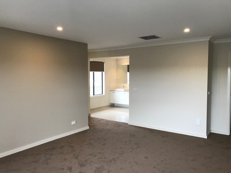 32 Lucy Crescent, Greenvale VIC 3059