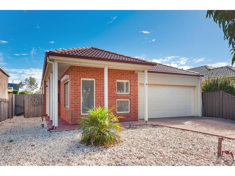 8 Healesville Loop, Craigieburn VIC 3064