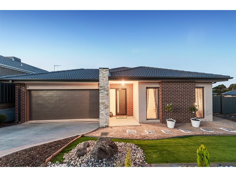 4 Iron Bridge Road, Craigieburn VIC 3064