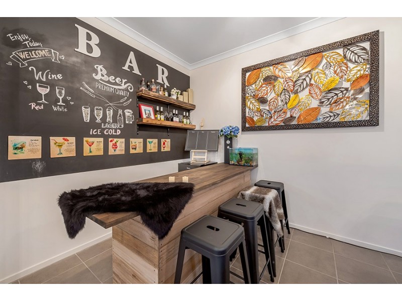 4 Iron Bridge Road, Craigieburn VIC 3064