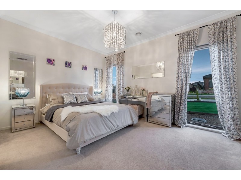 4 Iron Bridge Road, Craigieburn VIC 3064