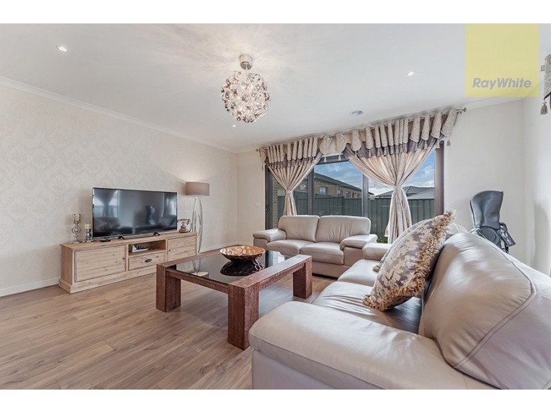 8 Iron Bridge Road, Craigieburn VIC 3064