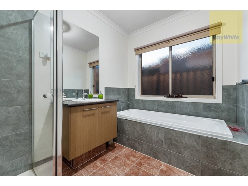 15 Hennessy Street, Craigieburn VIC 3064