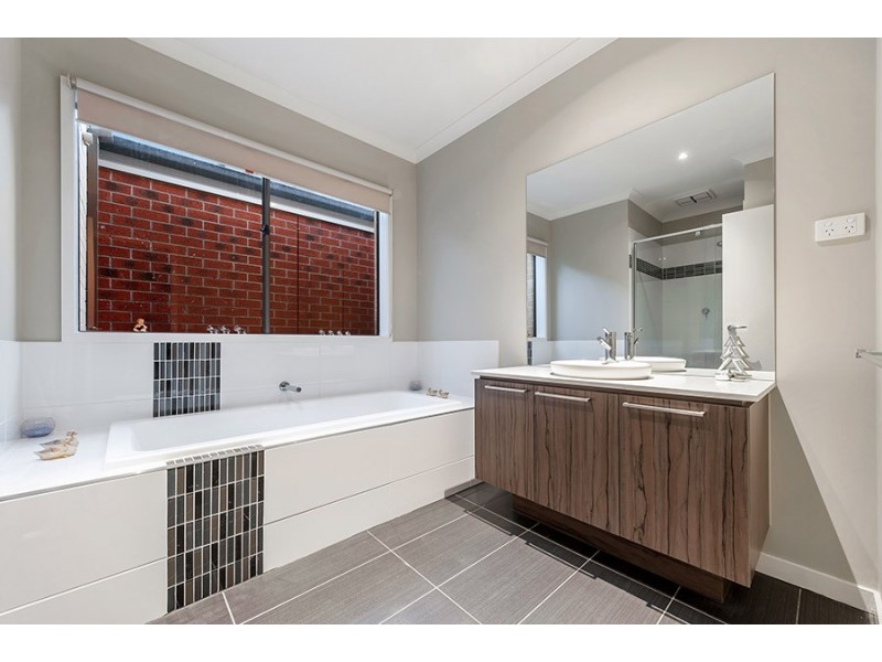 14 Pembury Street, Craigieburn VIC 3064