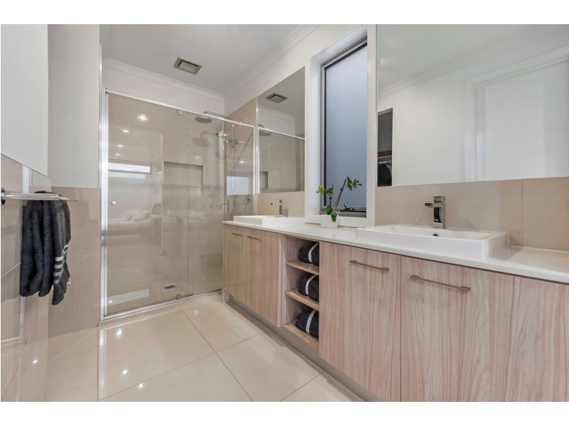 60 Streamside Drive, Craigieburn VIC 3064