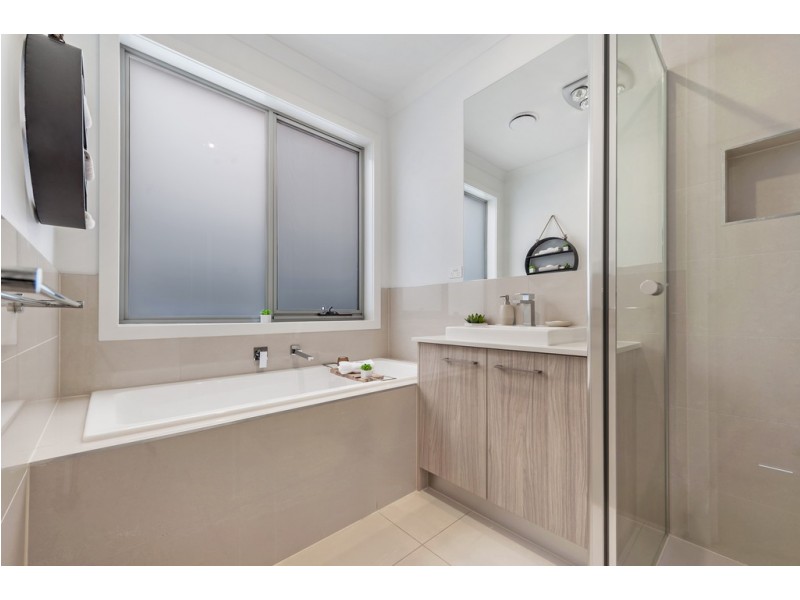 60 Streamside Drive, Craigieburn VIC 3064