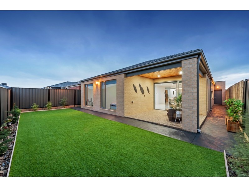 60 Streamside Drive, Craigieburn VIC 3064