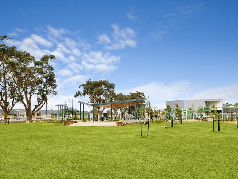 5 Rowena Way, Mickleham VIC 3064