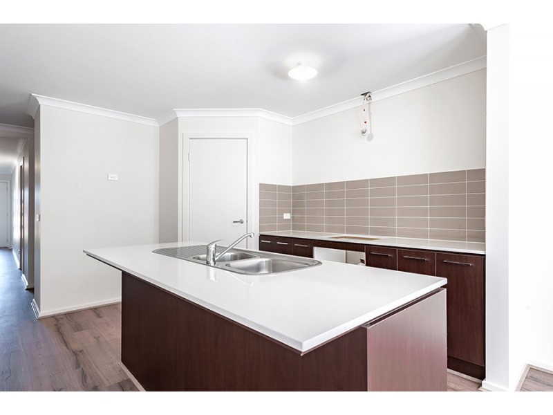 13 Delson Way, Mickleham VIC 3064