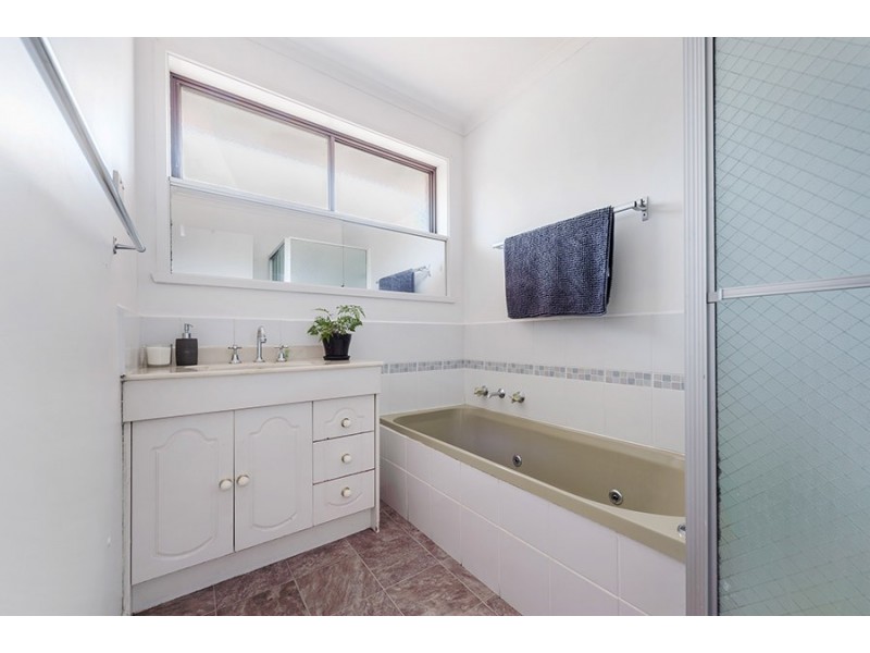 90 Langdon Crescent, Craigieburn VIC 3064