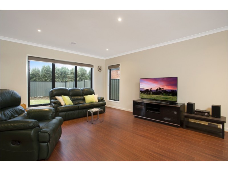 3 Featherpark Way, Craigieburn VIC 3064