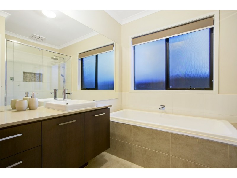 3 Featherpark Way, Craigieburn VIC 3064