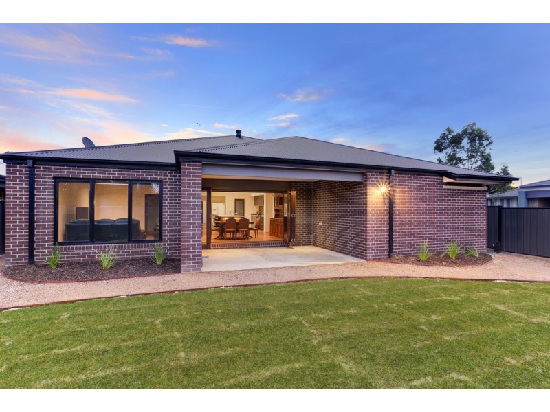 3 Featherpark Way, Craigieburn VIC 3064