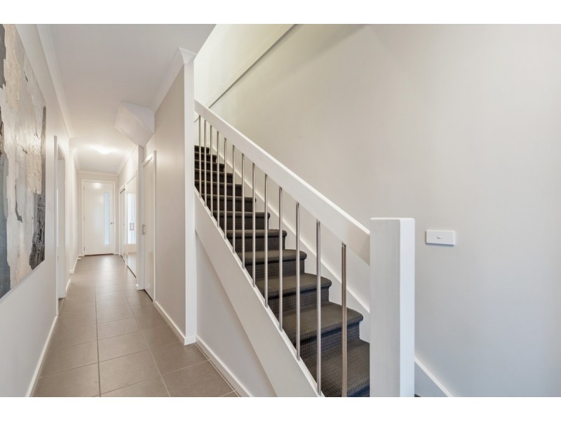 11/24 Healesville Loop, Craigieburn VIC 3064