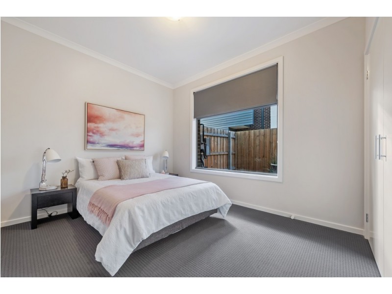 11/24 Healesville Loop, Craigieburn VIC 3064