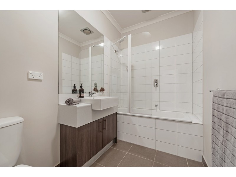 11/24 Healesville Loop, Craigieburn VIC 3064