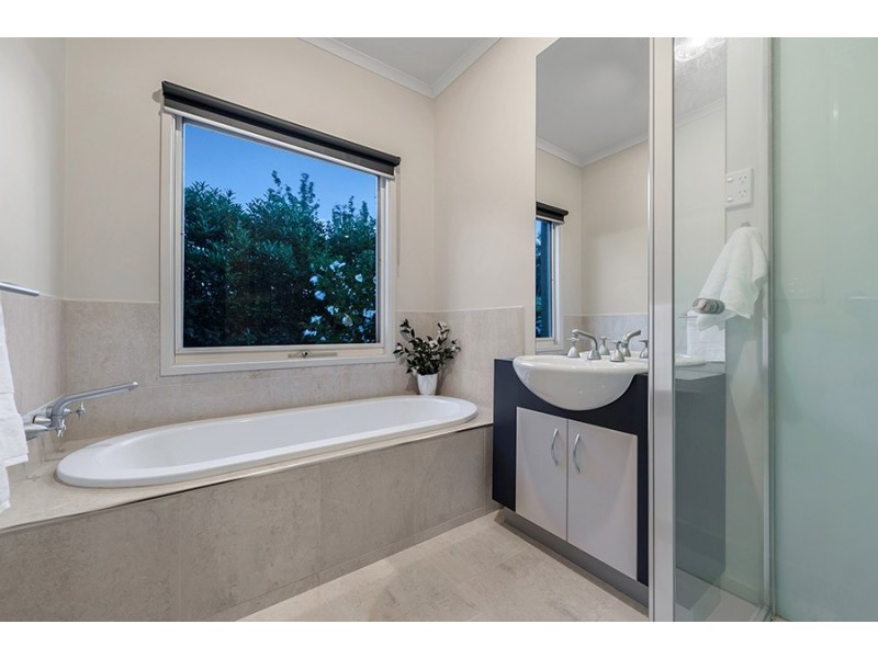 13 Monarch Way, Craigieburn VIC 3064