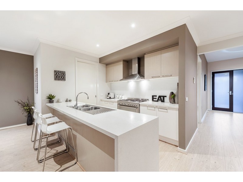 6 Cavalier Drive, Craigieburn VIC 3064