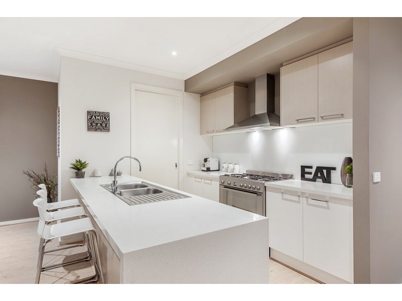 6 Cavalier Drive, Craigieburn VIC 3064