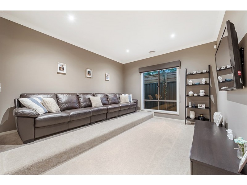 6 Cavalier Drive, Craigieburn VIC 3064