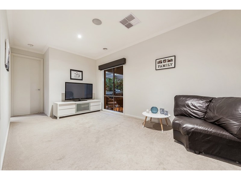 6 Cavalier Drive, Craigieburn VIC 3064