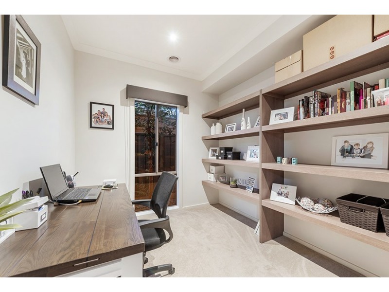 6 Cavalier Drive, Craigieburn VIC 3064