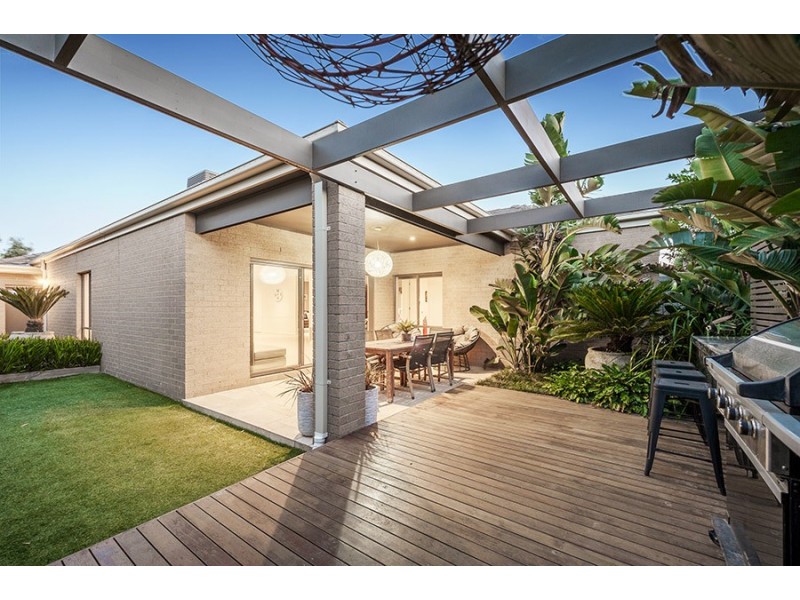 6 Cavalier Drive, Craigieburn VIC 3064